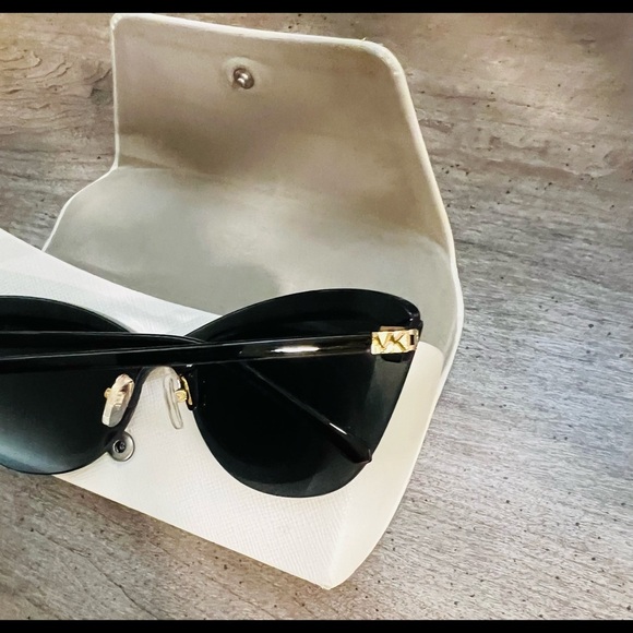 Michael Kors  Great  condition Sunglasses and case - Picture 4 of 5